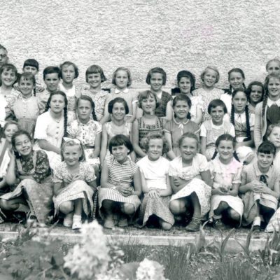 Volksschule Jenbach. Das Bild ist aus dem Jahr 1954.